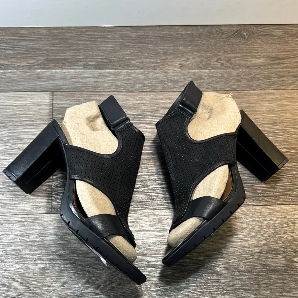 Clarks Black Women's Heeled Sandals size 10 (b222)